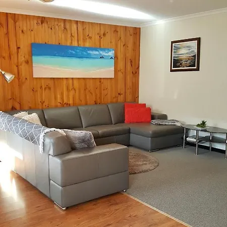 Inna Nutshell Kingscote Exterior photo